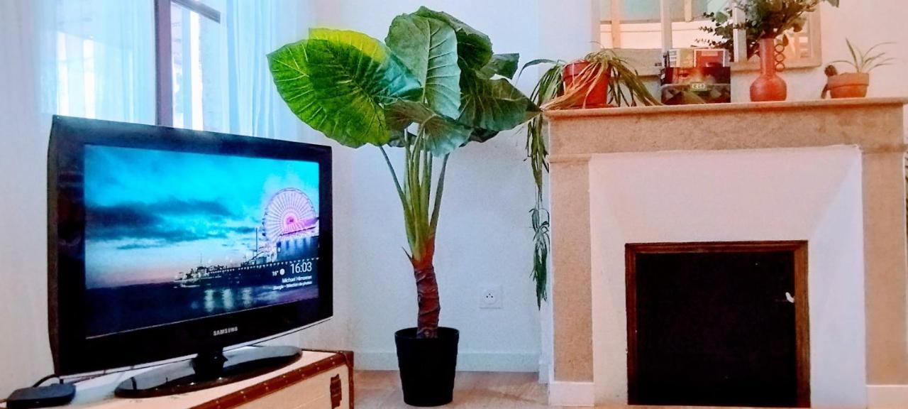 La Maison Des Nomades Netflix Disney Prime Video Apartment Avignon Luaran gambar